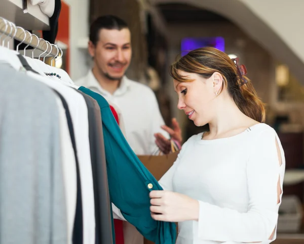 Girl and guy choosing clothes — Stock Photo, Image
