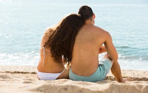 Loving pair relaxing on sand beach — Stock Photo, Image