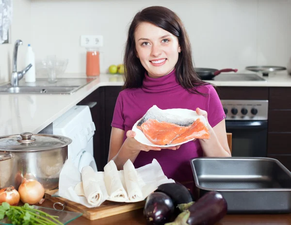 Girl cooking fish pie with  salmon — Stock Photo, Image