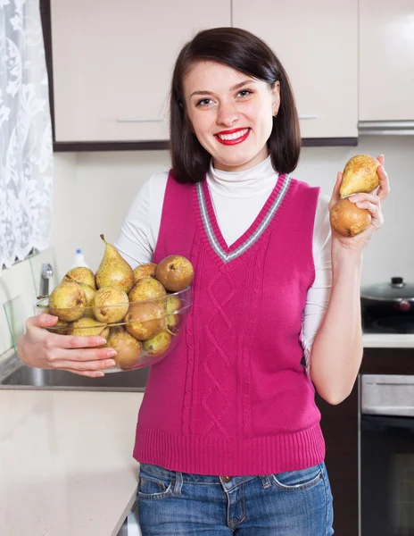 Woman with  pears — Stock Photo, Image