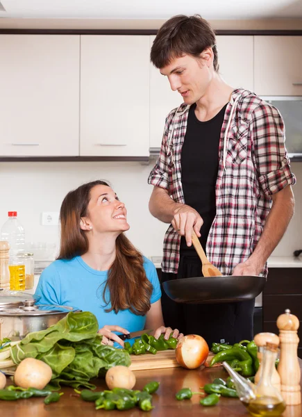 Man and pretty girl cooking together — Stock Photo, Image