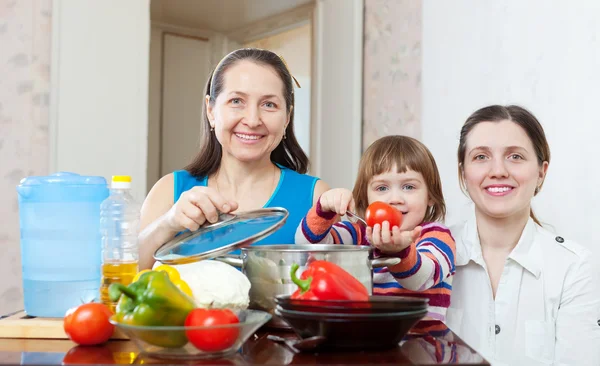 Bonne famille ensemble — Photo