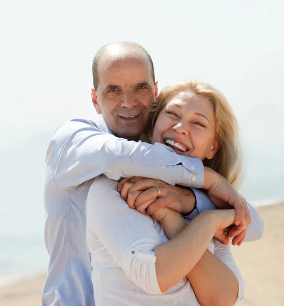 Casal no mar — Fotografia de Stock