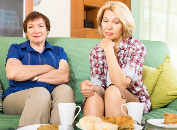 Women discussing problems — Stock Photo, Image