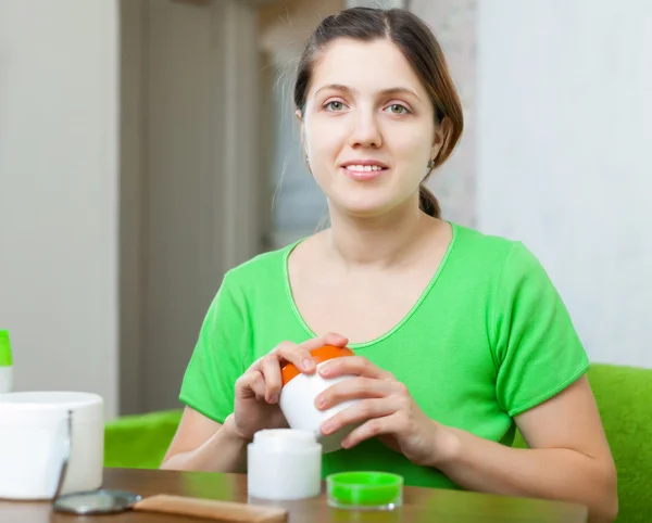 Frau in Grün — Stockfoto