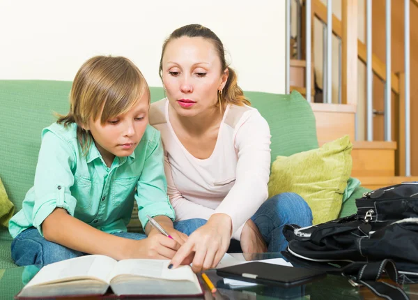 Mutter mit Sohn — Stockfoto