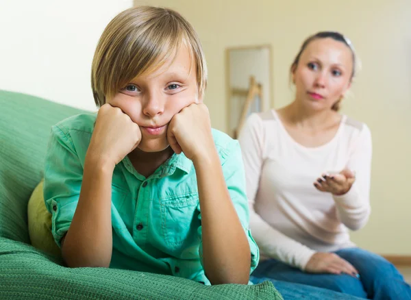 Woman berating teenage son — Stock Photo, Image