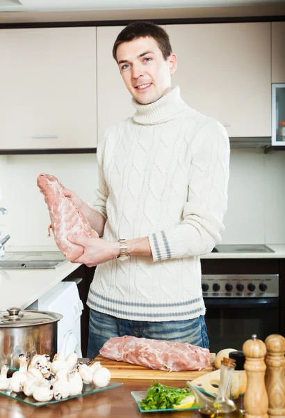 Chico con carne — Foto de Stock