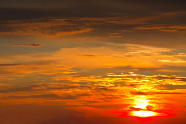 Beau ciel au lever du soleil — Photo