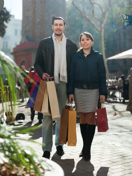 Man and girl with purchases at street — Stock Photo, Image