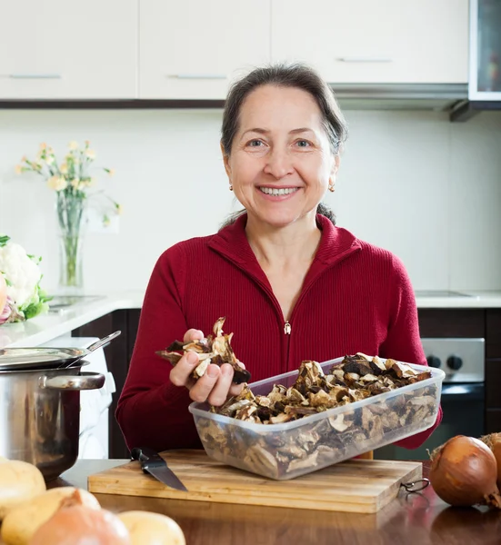 Woman with dried mushrooms — Stock Photo, Image