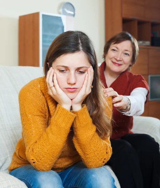 Woman   reconcile with    daughter — Stock Photo, Image