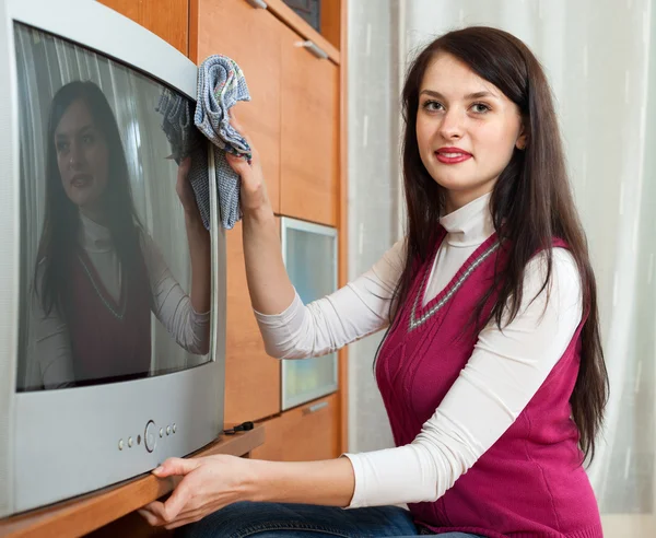 Vrouw thuis schoonmaken — Stockfoto