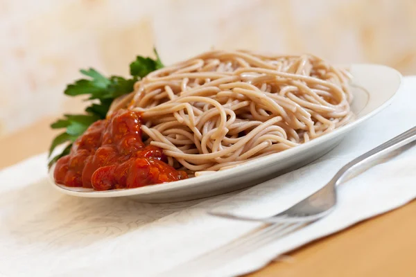 Spaghetti pasta with tomato catchup — Stock Photo, Image
