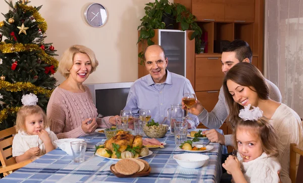 Celebración de Navidad en familia — Foto de Stock