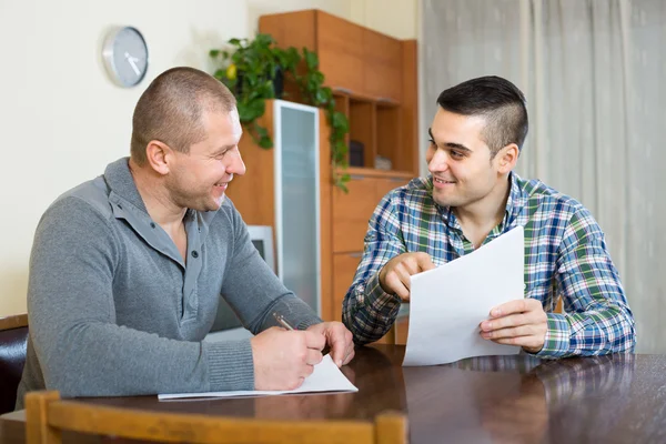 Man helping friend to fill document — Stock Photo, Image