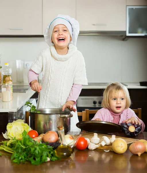 Two little sisters at home kitchen — Stock Photo, Image
