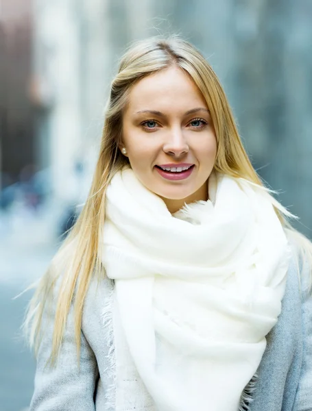 Junge schöne Frau — Stockfoto