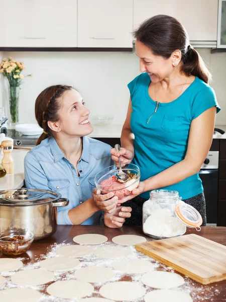 Mother with adult daughter cooking — Stock Photo, Image