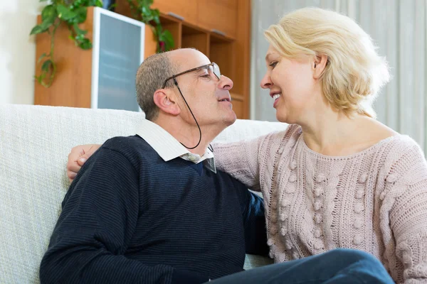 Couple pensioners together on sofa — Stock Photo, Image