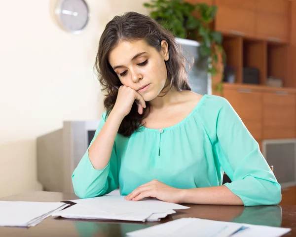 Woman studying documents — Stock Photo, Image