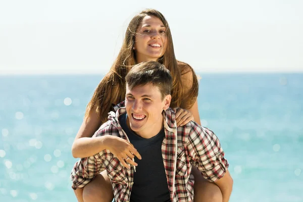 Girl and her boyfriend smiling — Stock Photo, Image