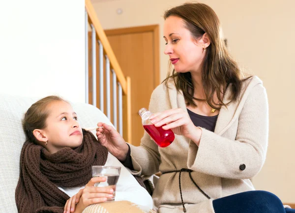 Woman cares after sick daughter — Stock Photo, Image