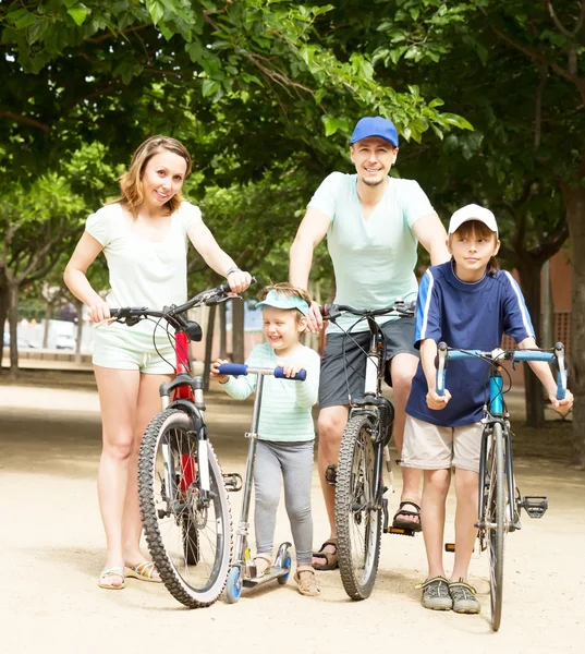 Active happy family with bicycles — Stock Photo, Image