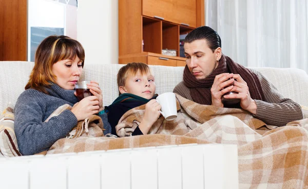 Freezing parents and teenage son — Stock Photo, Image