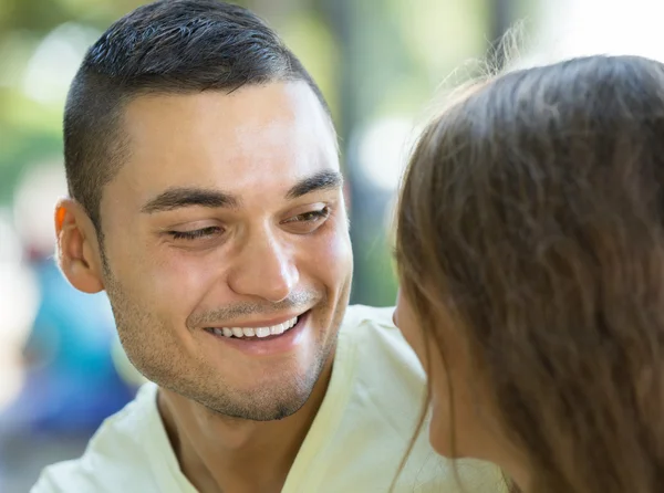 Gelukkig paar in liefde — Stockfoto