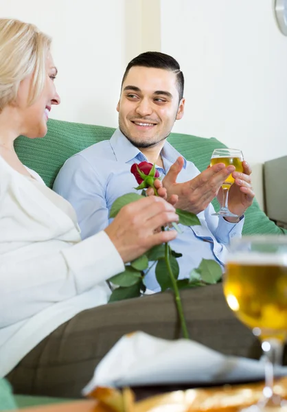 Guy and mature woman drinking wine — Stock Photo, Image