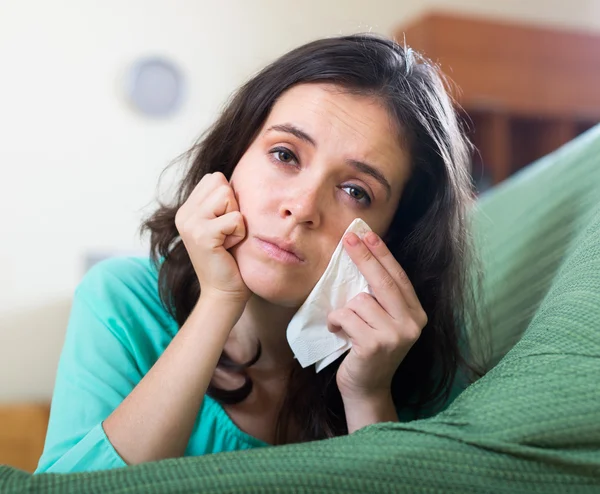 Lonely woman crying on couch — Stock Photo, Image
