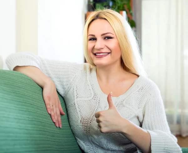 Charming blonde showing thumbs up — Stock Photo, Image
