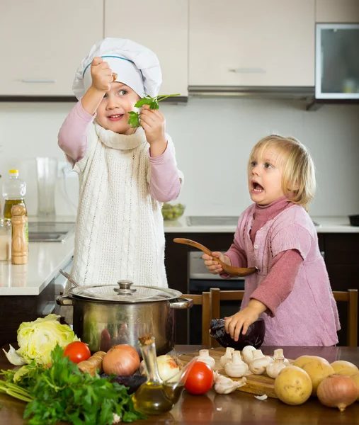 Two little sisters at home kitchen — Stock Photo, Image