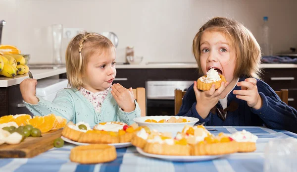 Two little girls with cream desserts — Stock Photo, Image