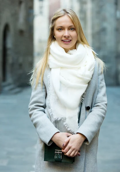 Jovem mulher bonita — Fotografia de Stock