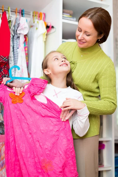 Niño en vestidor — Foto de Stock