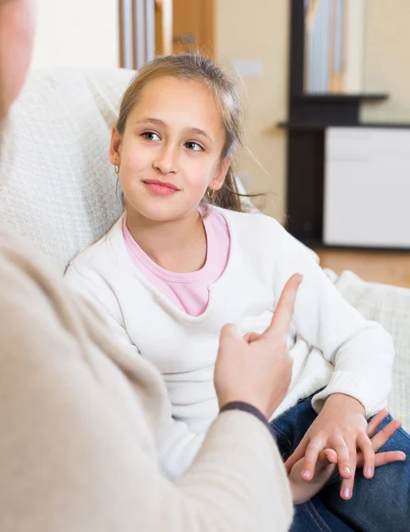 Mother scolding little daughter — Stock Photo, Image