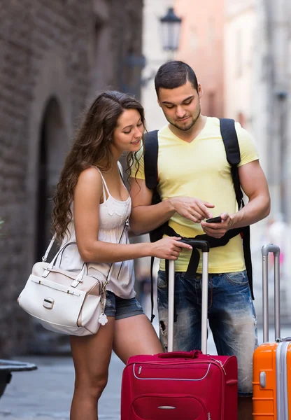 Couple with GPS navigator and baggage — Stock Photo, Image