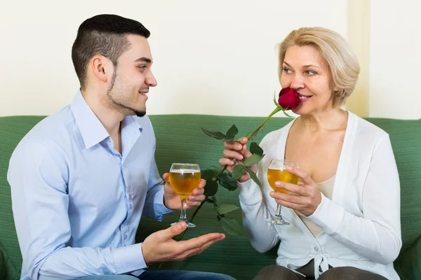 Hijo y madre con vino —  Fotos de Stock