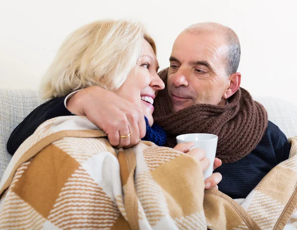 Frozen pensioners sitting on sofa — Stock Photo, Image