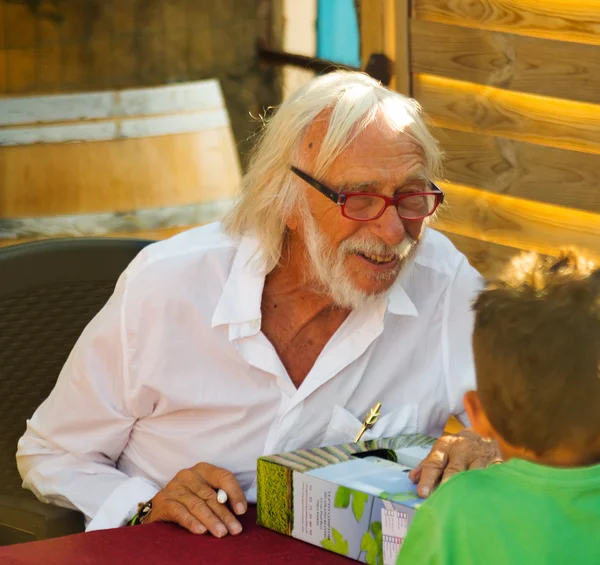 Pierre Richard at his winery — Stock Photo, Image