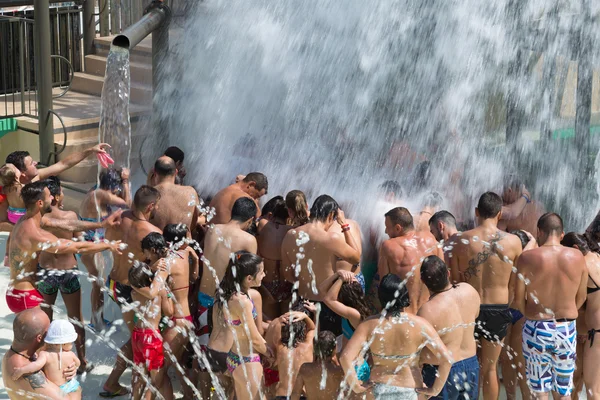 Atracciones acuáticas en el parque acuático Illa Fantasia Barcelona —  Fotos de Stock