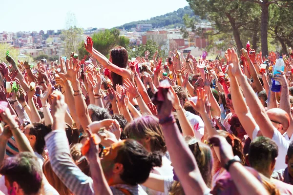 Tömeg az emberek Holi fesztivál — Stock Fotó