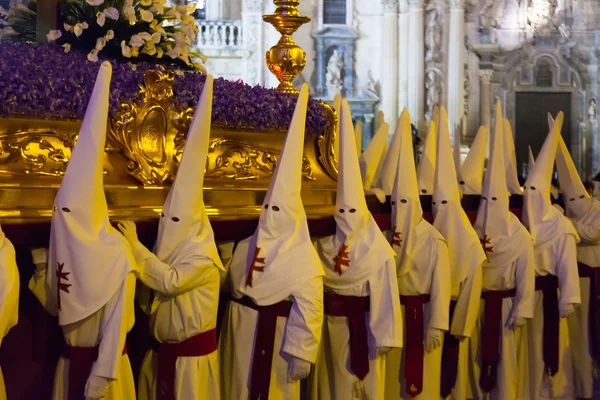 Procesión nocturna durante Semana Santa — Foto de Stock