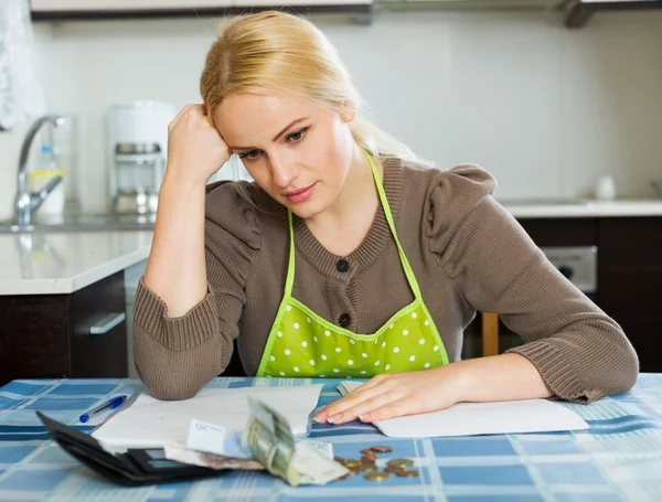 Serious woman calculating family budget — Stock Photo, Image