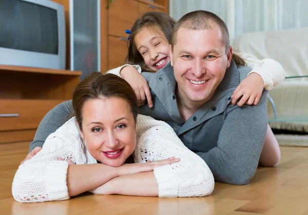 Holčička s šťastné rodiče — Stock fotografie