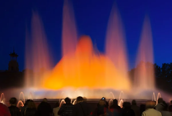 Вечерний вид на фонтан Монжуик — стоковое фото