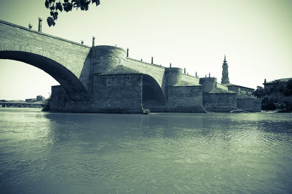 Ponte de Pedra sobre o Rio Ebro — Fotografia de Stock