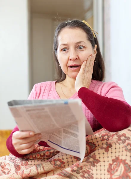 Mature woman with newspaper — Stock Photo, Image